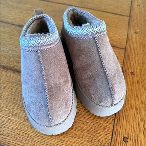 Faux suede platform slides/slippers